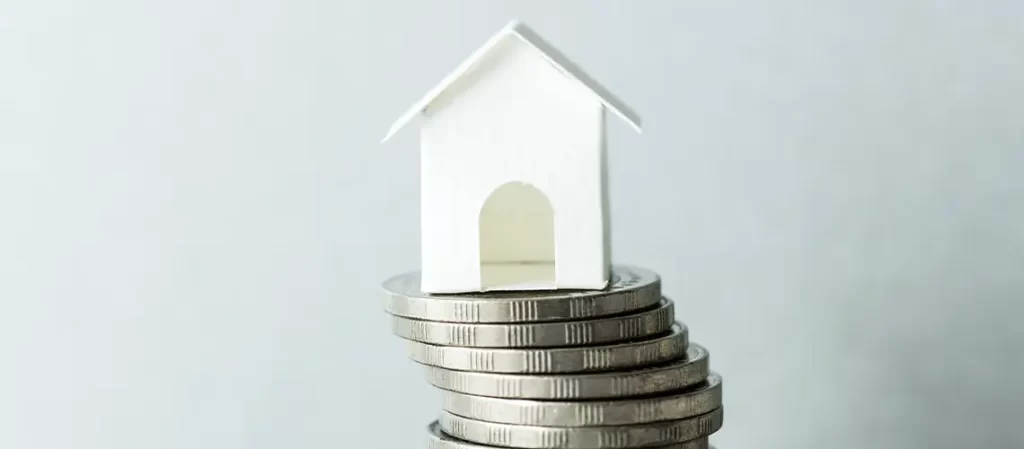 Mortgage lender analyzing Sydney property valuation chart